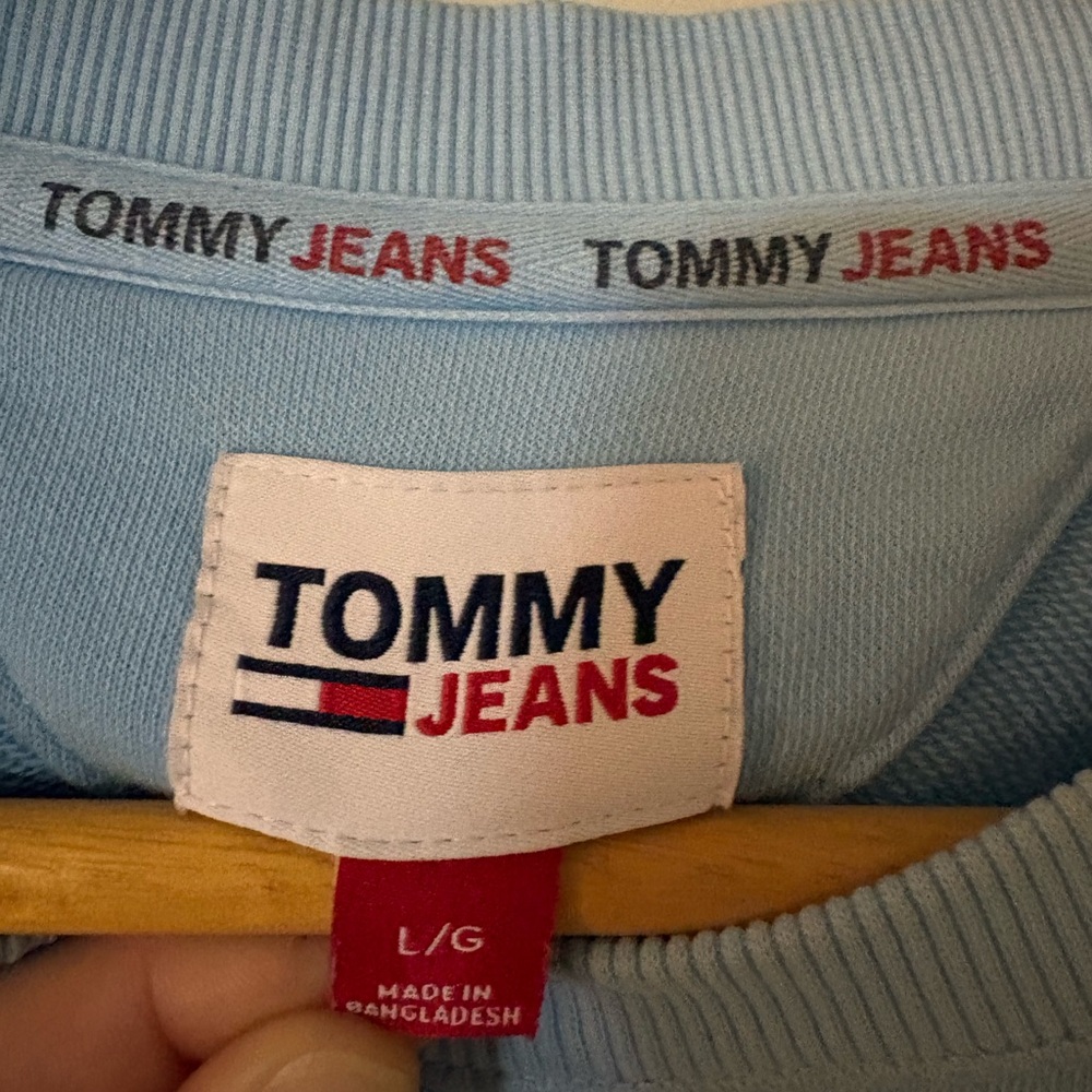 Tommy Hilfiger Blue and White Ombre Crewneck - Picture 2 of 2